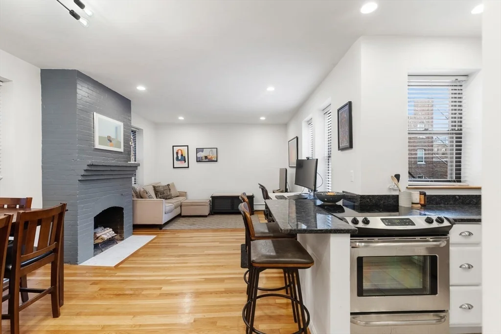 1 bed, 1 bath apartment for rent at 43 Anderson St Unit 2, Beacon Hill — photo 2 of 21