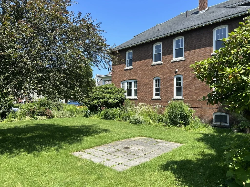 2 bed, 1 bath apartment for rent at 43 Arthur Unit 1, Worcester — photo 2 of 12