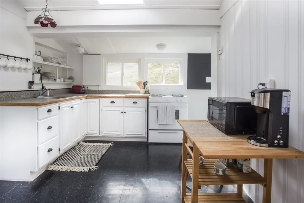 2 bed, 1 bath apartment for rent at 43 Bayview Rd Unit -, Great Neck — photo 5 of 26