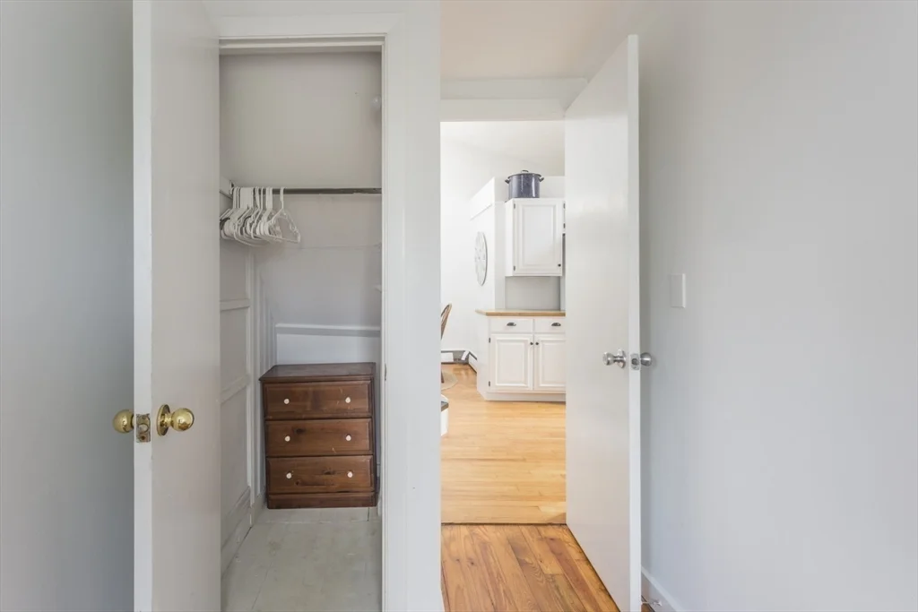 2 bed, 1 bath apartment for rent at 43 Bayview Rd Unit -, Great Neck — photo 23 of 26