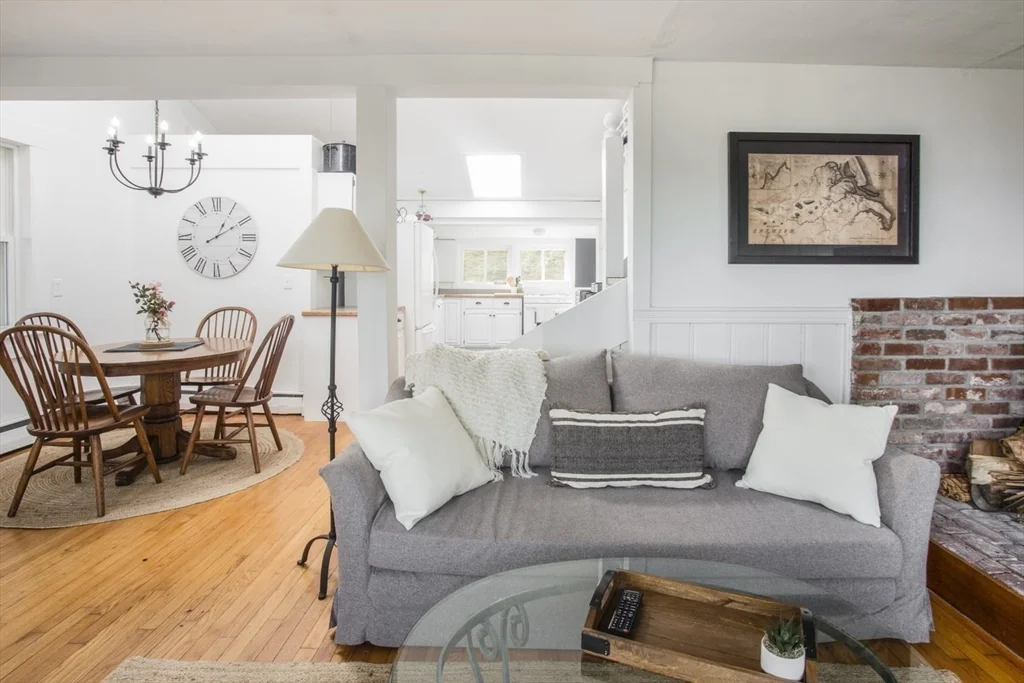 2 bed, 1 bath apartment for rent at 43 Bayview Rd Unit -, Great Neck — photo 9 of 26