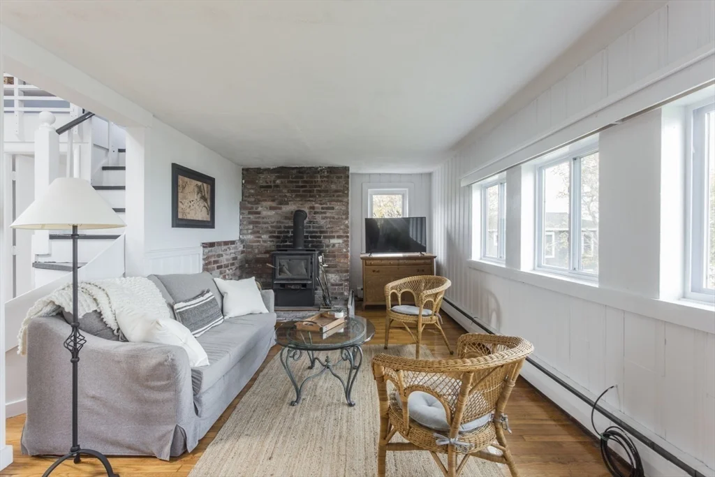 2 bed, 1 bath apartment for rent at 43 Bayview Rd Unit -, Great Neck — photo 10 of 26