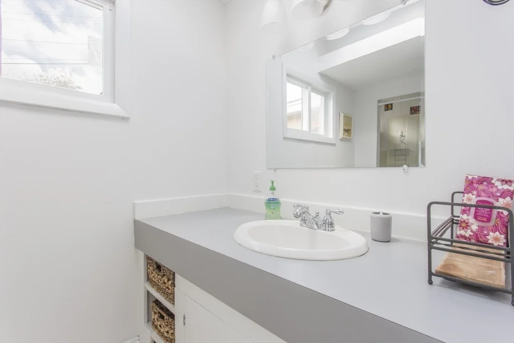 2 bed, 1 bath apartment for rent at 43 Bayview Rd Unit -, Great Neck — photo 16 of 26