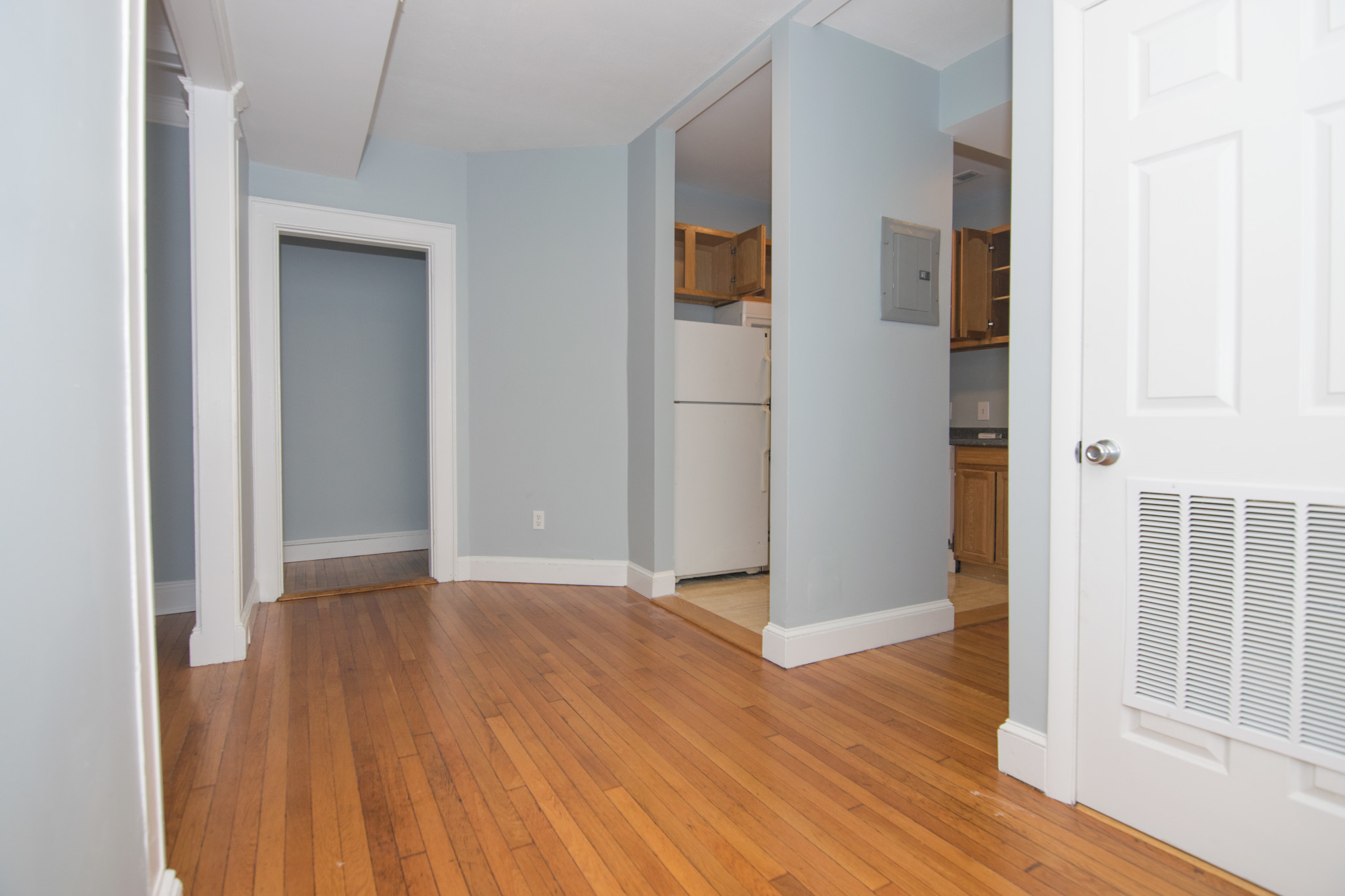 4 bed, 1.5 bath apartment for rent at 43 Boulevard Ter Unit 2, Allston — photo 2 of 16