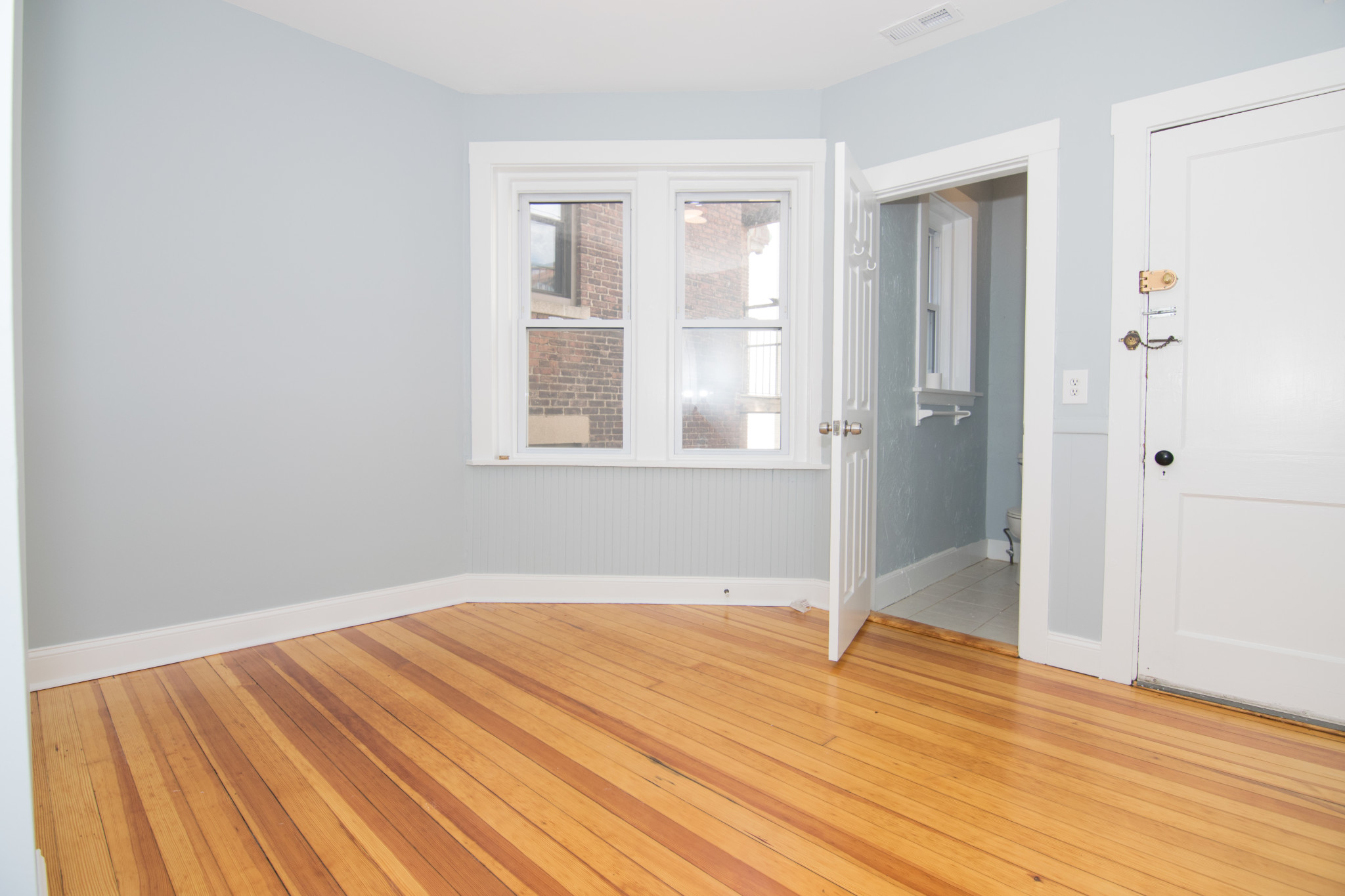 4 bed, 1.5 bath apartment for rent at 43 Boulevard Ter Unit 2, Allston — photo 13 of 16