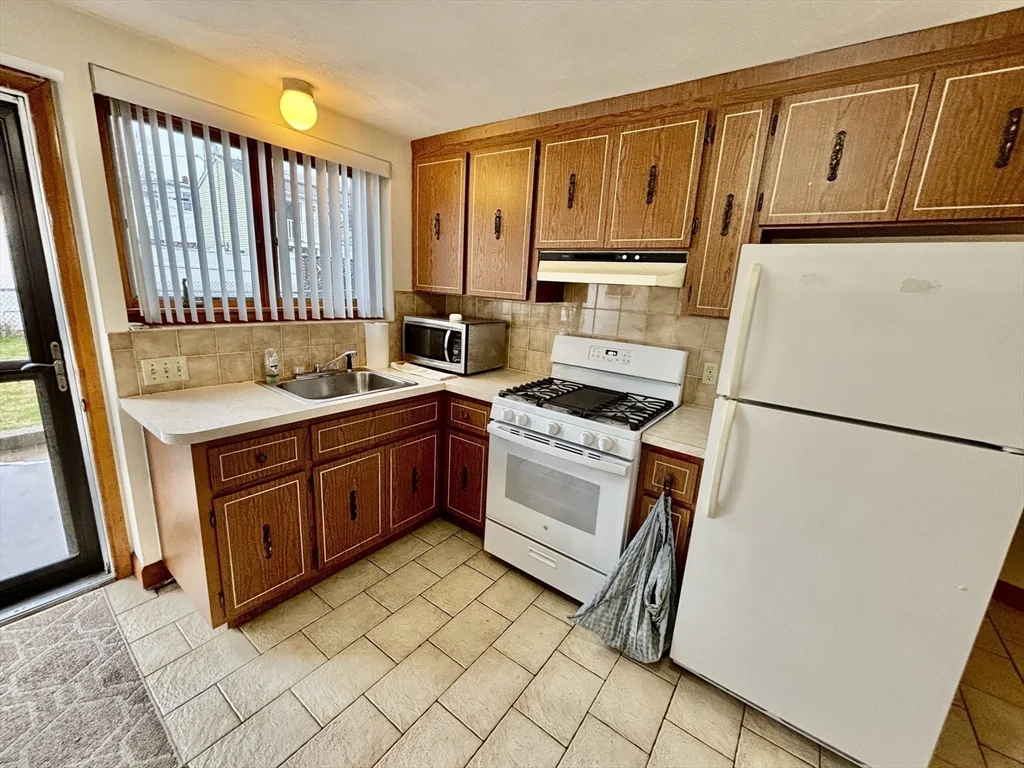 1 bed, 1 bath apartment for rent at 43 Bryant St Unit 1, Revere — photo 2 of 8