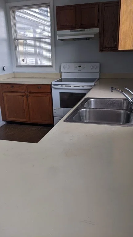 2 bed, 2 bath apartment for rent at 43 Cedar Unit 1, Haverhill — photo 3 of 16