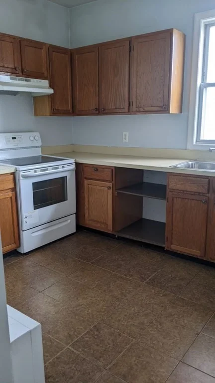 2 bed, 2 bath apartment for rent at 43 Cedar Unit 1, Haverhill — photo 2 of 16