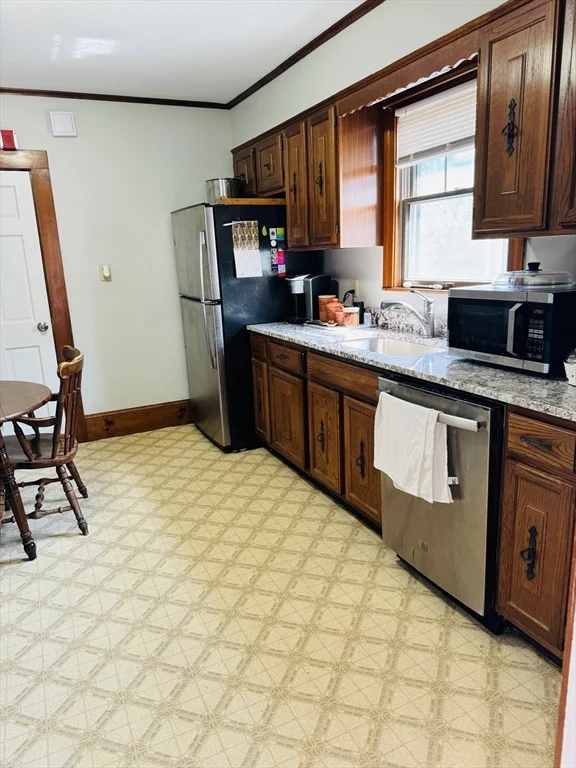 2 bed, 1 bath apartment for rent at 43 Chapman St Unit 2, Watertown — photo 4 of 12