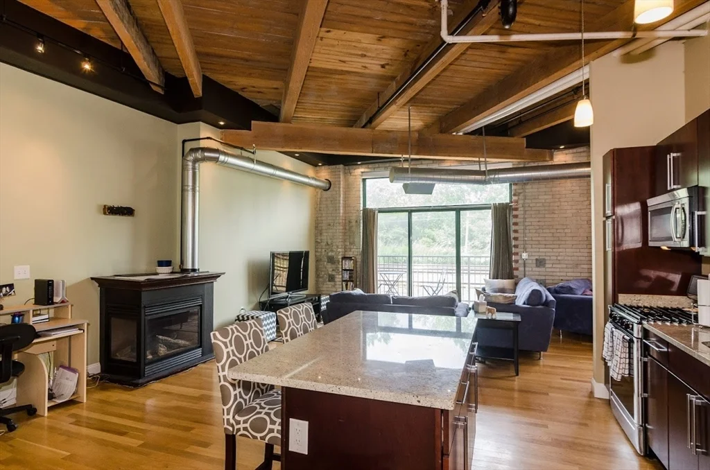 1 bed, 1 bath apartment for rent at 43 Charlton Unit 105, Everett — photo 2 of 15