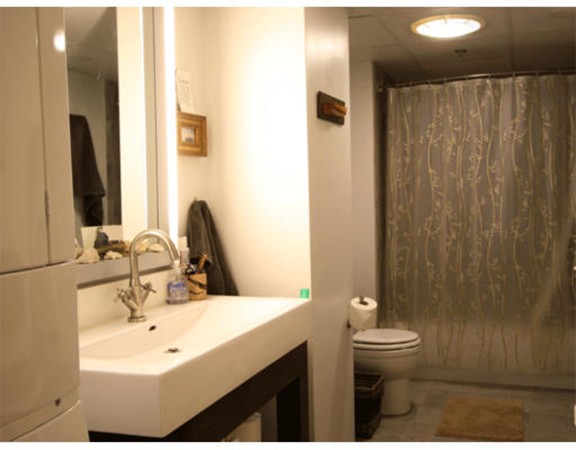 1 bed, 1 bath apartment for rent at 43 Charlton Unit 404, Everett — photo 6 of 7