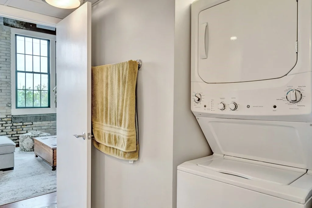 1 bed, 1 bath apartment for rent at 43 Charlton Unit 405, Everett — photo 16 of 17