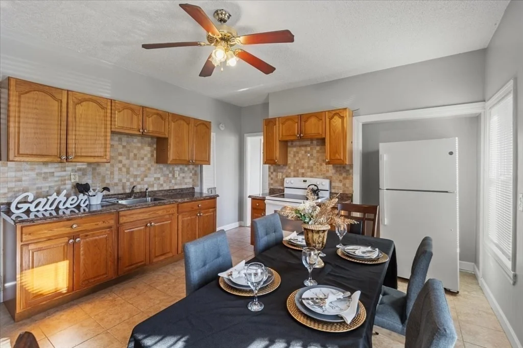 2 bed, 1 bath apartment for rent at 43 Clinton St Unit 1, Brockton — photo 4 of 18