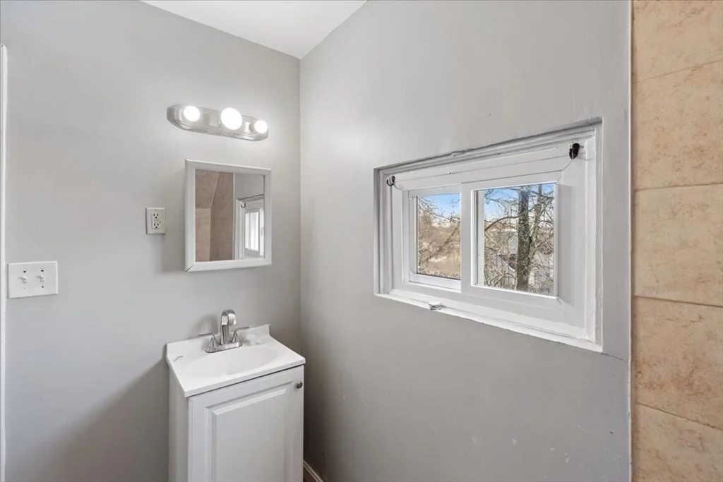 4 bed, 2 bath apartment for rent at 43 Clinton St Unit 2, Brockton — photo 17 of 23
