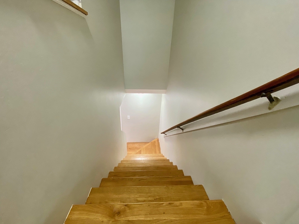 3 bed, 1 bath apartment for rent at 43 Cork St Unit 43, Lowell — photo 6 of 22