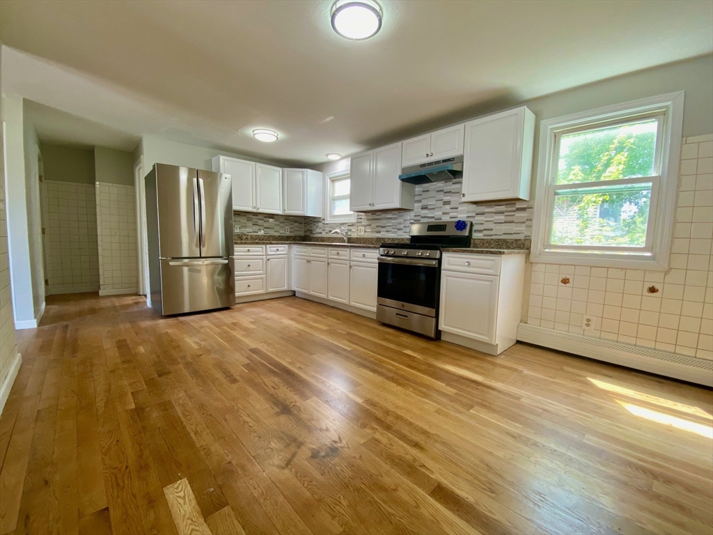 3 bed, 1 bath apartment for rent at 43 Cork St Unit 43, Lowell — photo 3 of 22