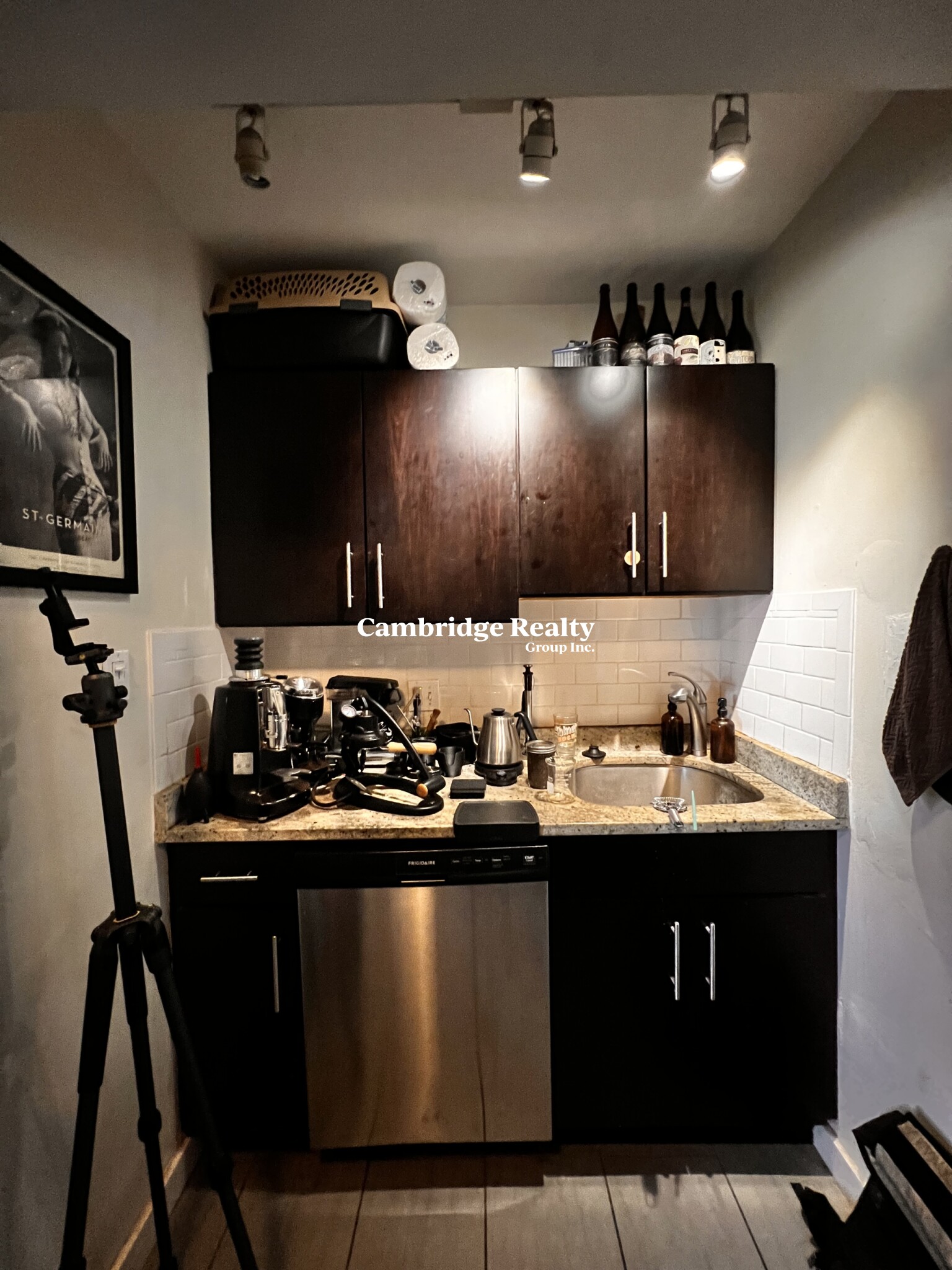 1 bed, 1 bath apartment for rent at 43 Crescent St Unit 1, Charlestown — photo 3 of 14