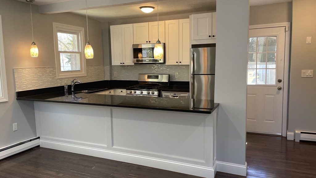1 bed, 1 bath apartment for rent at 43 Dedham Unit B, Canton — photo 3 of 14