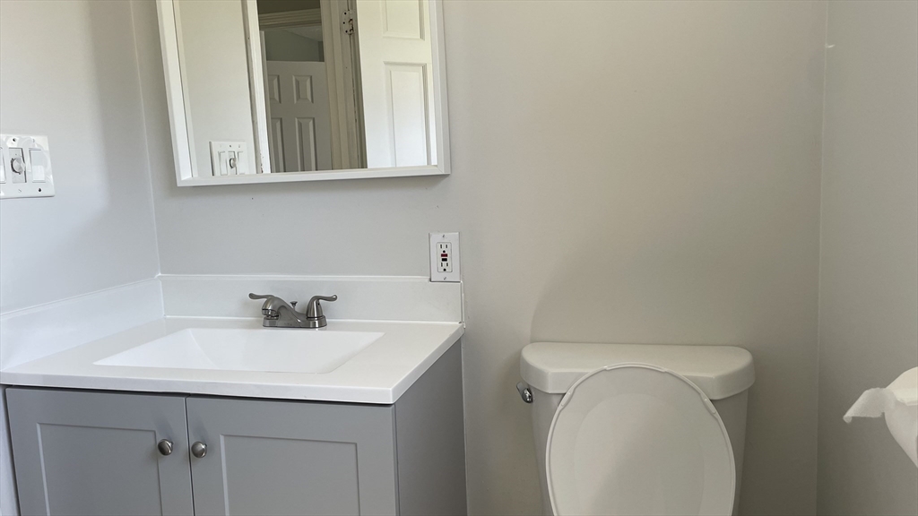 1 bed, 1 bath apartment for rent at 43 Dedham Unit B, Canton — photo 14 of 14