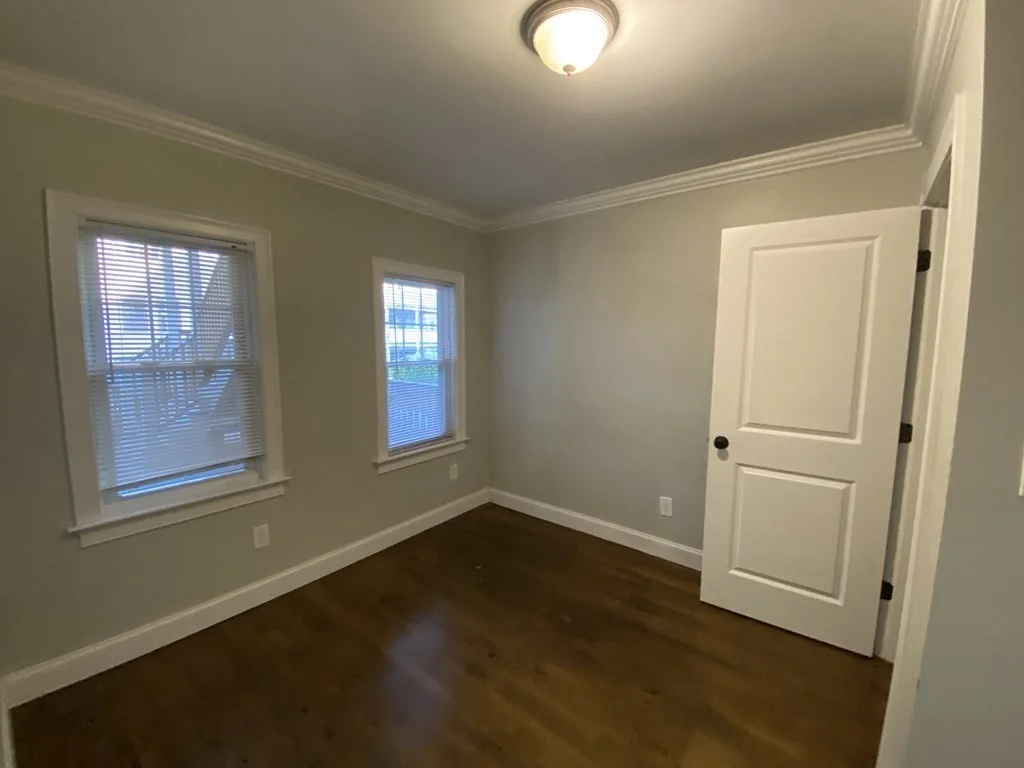 4 bed, 1 bath apartment for rent at 43 Derby St Unit 1, Winter Hill — photo 5 of 16