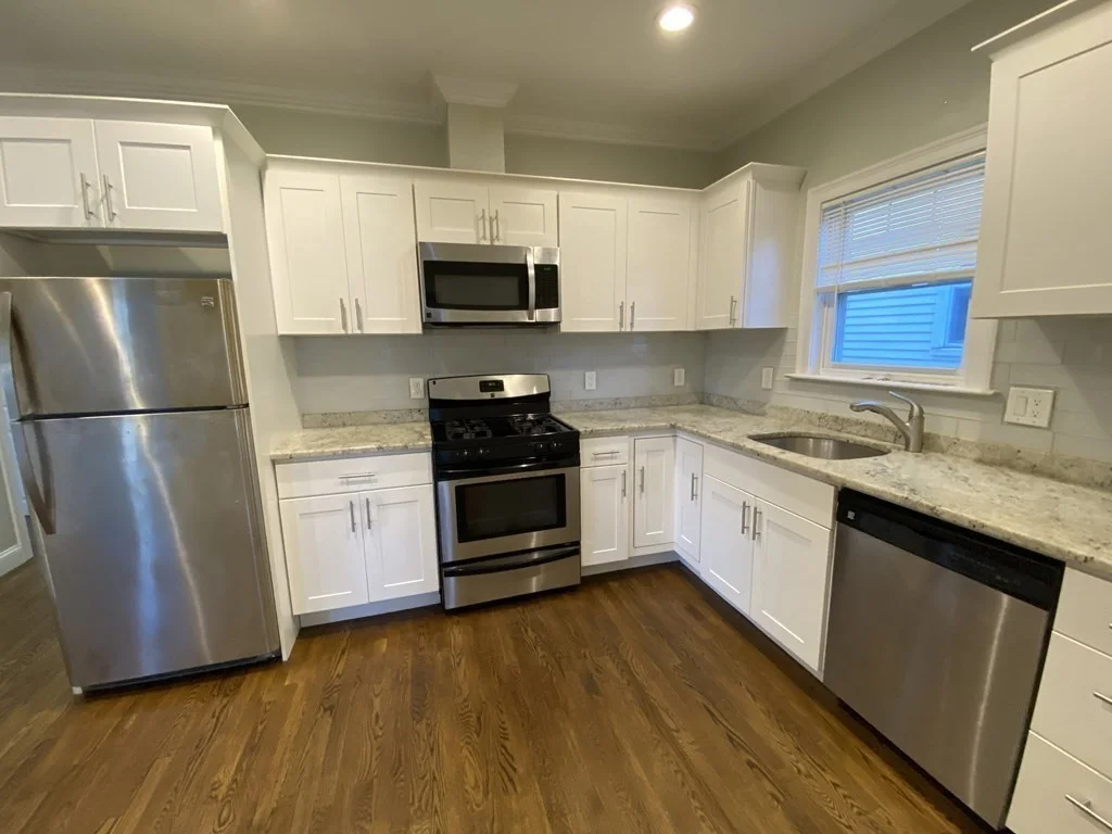 4 bed, 1 bath apartment for rent at 43 Derby St Unit 1, Winter Hill — photo 1 of 16