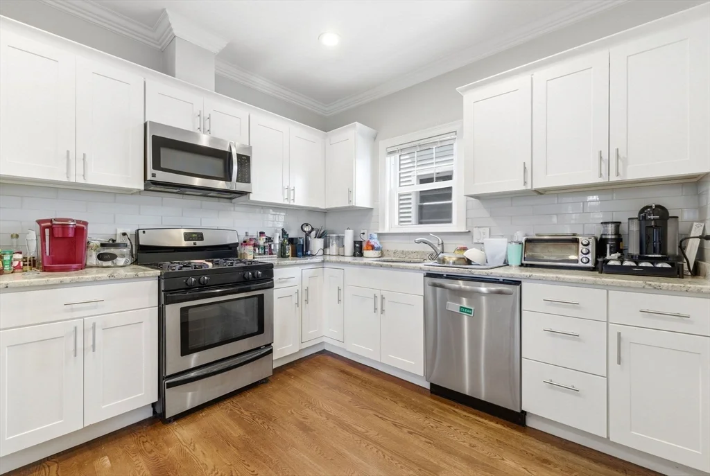 4 bed, 1 bath apartment for rent at 43 Derby St Unit A, Winter Hill — photo 1 of 16