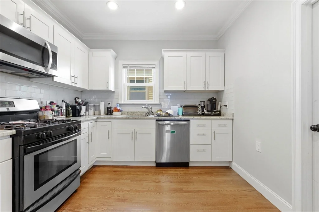 4 bed, 1 bath apartment for rent at 43 Derby St Unit A, Winter Hill — photo 3 of 16