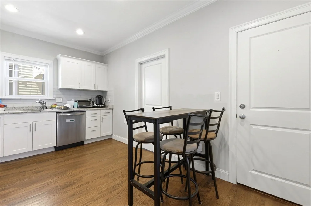 4 bed, 1 bath apartment for rent at 43 Derby St Unit A, Winter Hill — photo 2 of 16