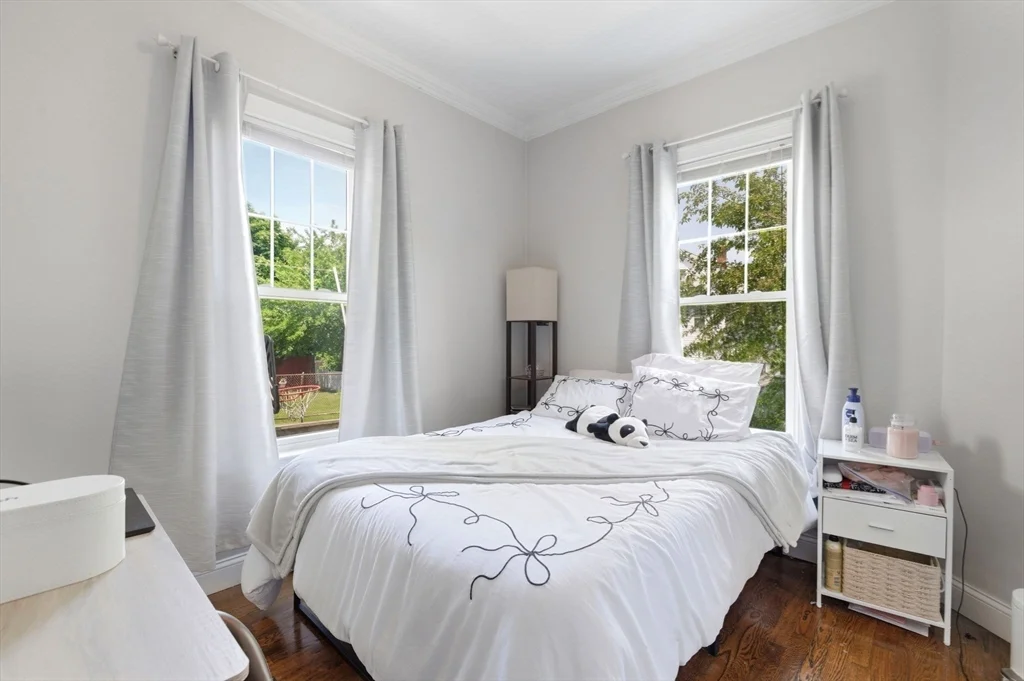 4 bed, 1 bath apartment for rent at 43 Derby St Unit A, Winter Hill — photo 9 of 16