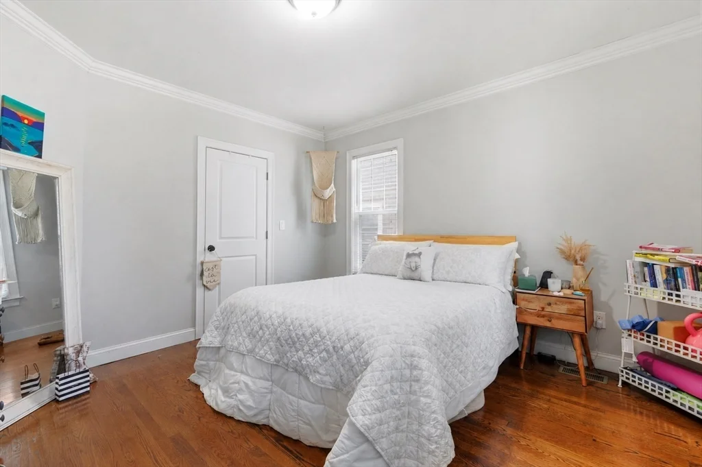 4 bed, 1 bath apartment for rent at 43 Derby St Unit A, Winter Hill — photo 7 of 16