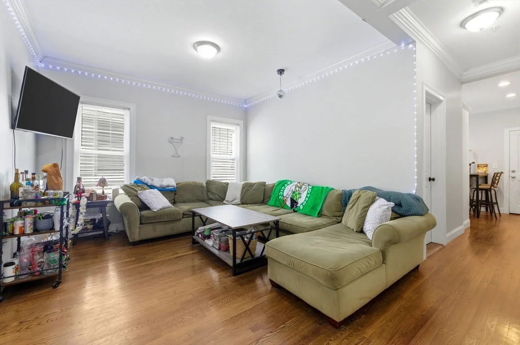 4 bed, 1 bath apartment for rent at 43 Derby St Unit A, Winter Hill — photo 4 of 16