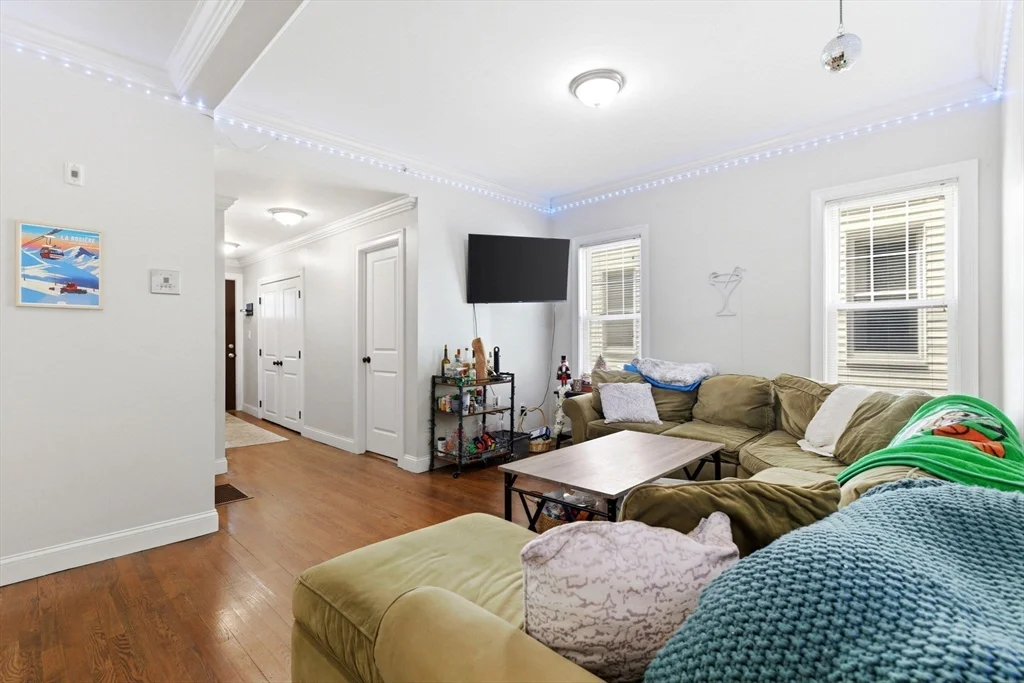 4 bed, 1 bath apartment for rent at 43 Derby St Unit A, Winter Hill — photo 5 of 16