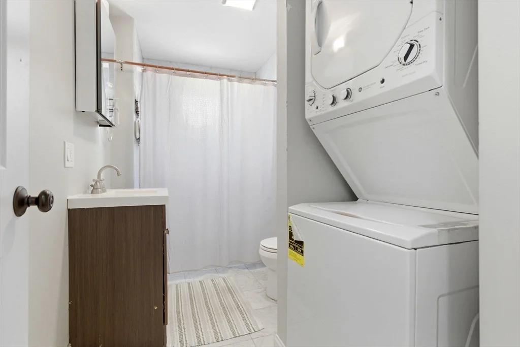 4 bed, 1 bath apartment for rent at 43 Derby St Unit A, Winter Hill — photo 11 of 16