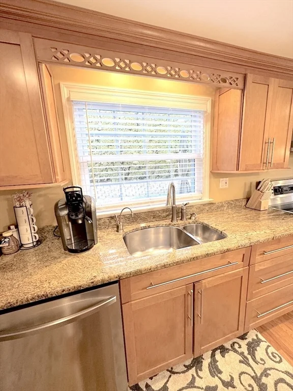 3 bed, 2 bath apartment for rent at 43 E Border Rd Unit SF, Malden — photo 15 of 42