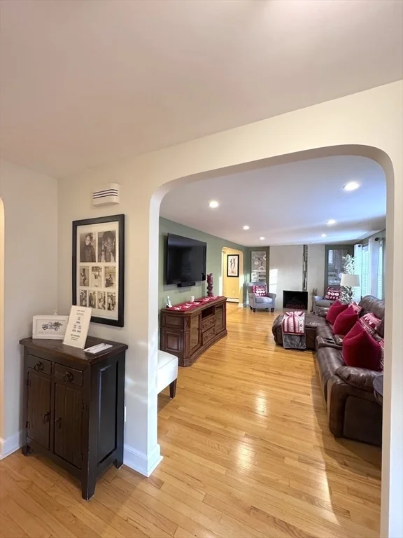 3 bed, 2 bath apartment for rent at 43 E Border Rd Unit SF, Malden — photo 4 of 42