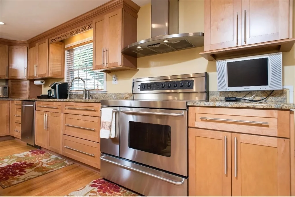 3 bed, 2 bath apartment for rent at 43 E Border Rd Unit SF, Malden — photo 16 of 42