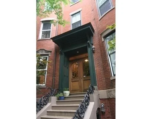 1 bed, 1 bath apartment for rent at 43 E Springfield Unit 03, South End