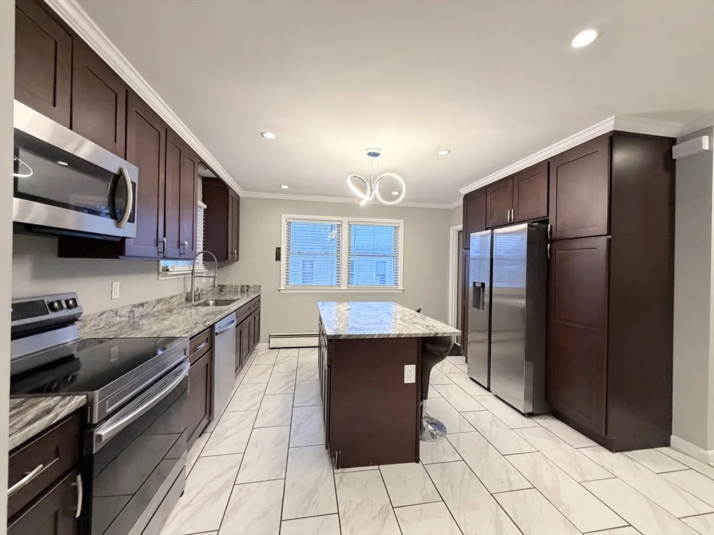 3 bed, 1 bath apartment for rent at 43 Frankton Ave, Brockton — photo 2 of 6