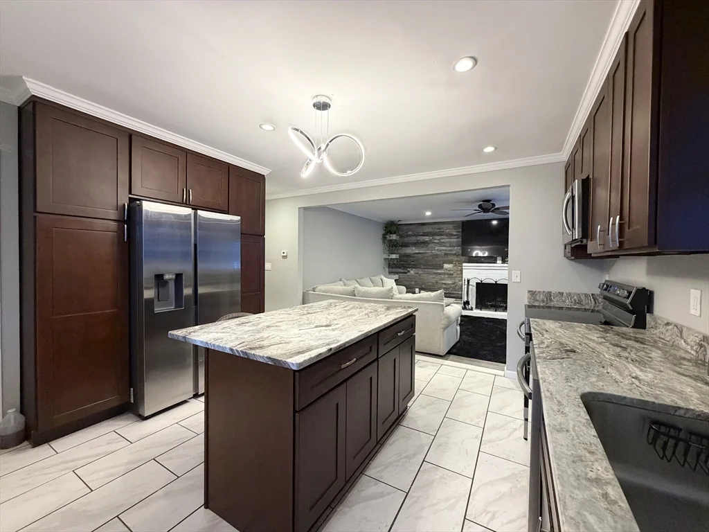 3 bed, 1 bath apartment for rent at 43 Frankton Ave, Brockton — photo 1 of 6
