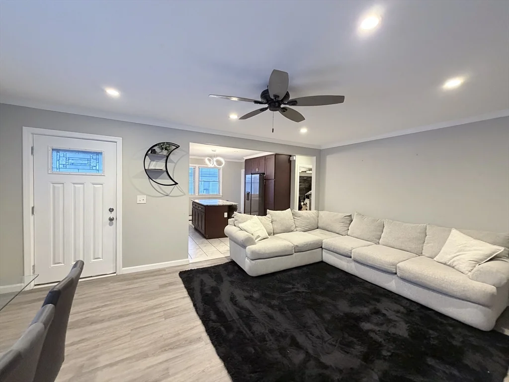3 bed, 1 bath apartment for rent at 43 Frankton Ave, Brockton — photo 3 of 6