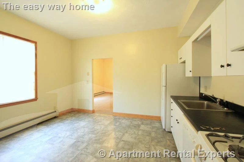 3 bed, 1 bath apartment for rent at 43 Greenville St Unit 1, Union Square — photo 5 of 29