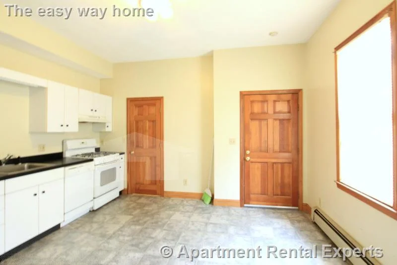 3 bed, 1 bath apartment for rent at 43 Greenville St Unit 1, Union Square — photo 3 of 29