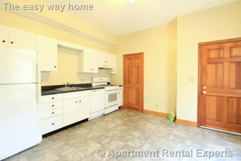 3 bed, 1 bath apartment for rent at 43 Greenville St Unit 1, Union Square — photo 2 of 29