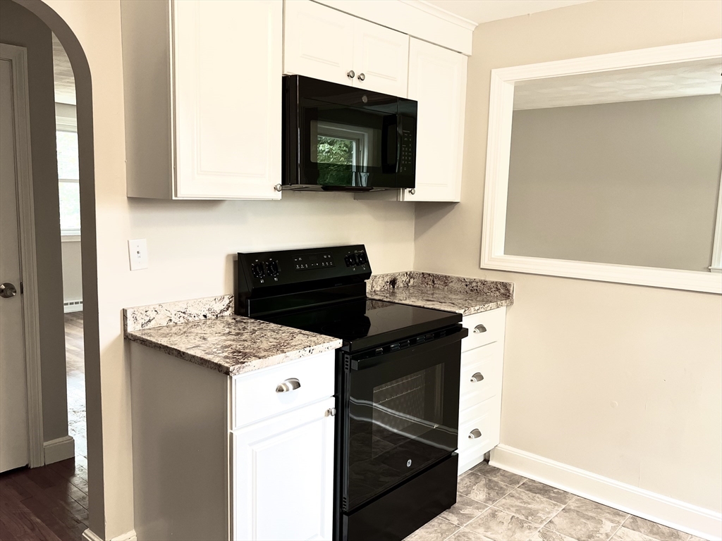 3 bed, 1 bath apartment for rent at 43 Grove St, Randolph — photo 3 of 13