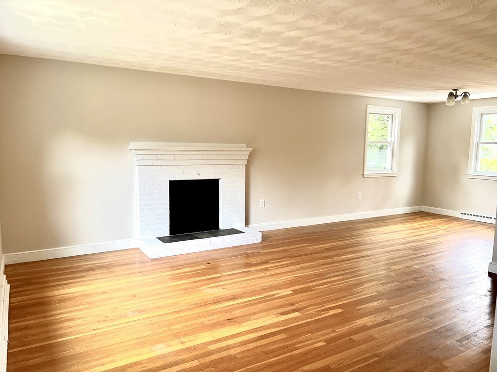 3 bed, 1 bath apartment for rent at 43 Grove St, Randolph — photo 5 of 13