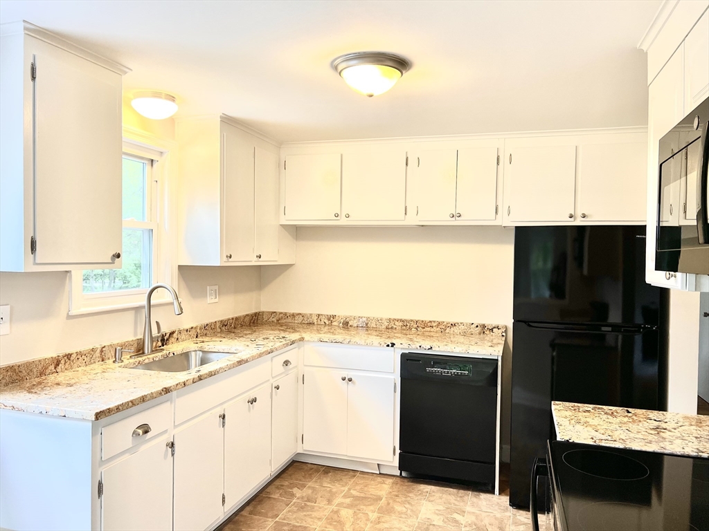 3 bed, 1 bath apartment for rent at 43 Grove St, Randolph — photo 4 of 13
