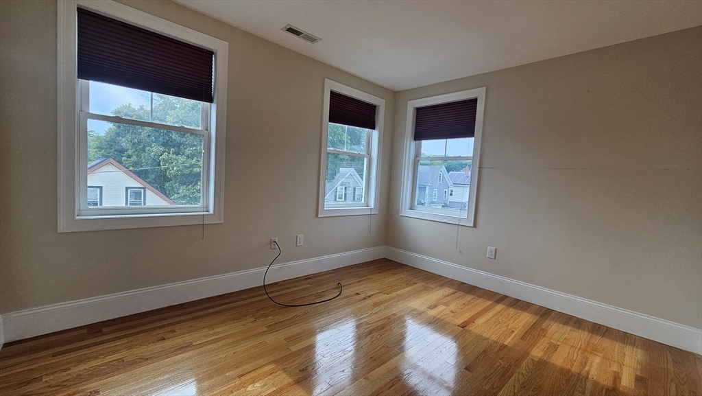 4 bed, 3 bath apartment for rent at 43 Hammond St Unit 1, Waltham — photo 14 of 32