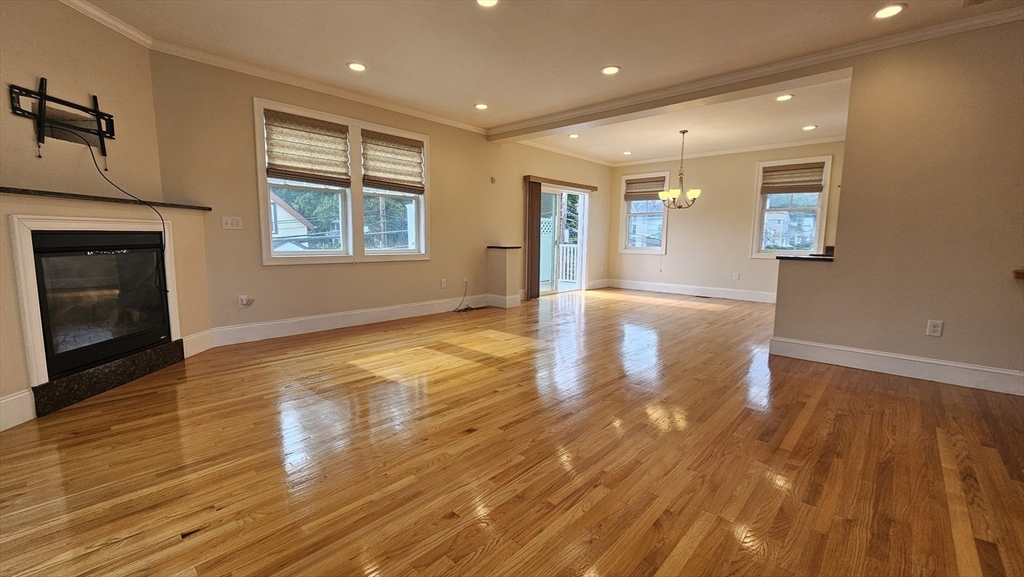 4 bed, 3 bath apartment for rent at 43 Hammond St Unit 1, Waltham — photo 5 of 32