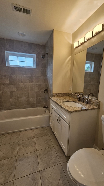 4 bed, 3 bath apartment for rent at 43 Hammond St Unit 1, Waltham — photo 6 of 32