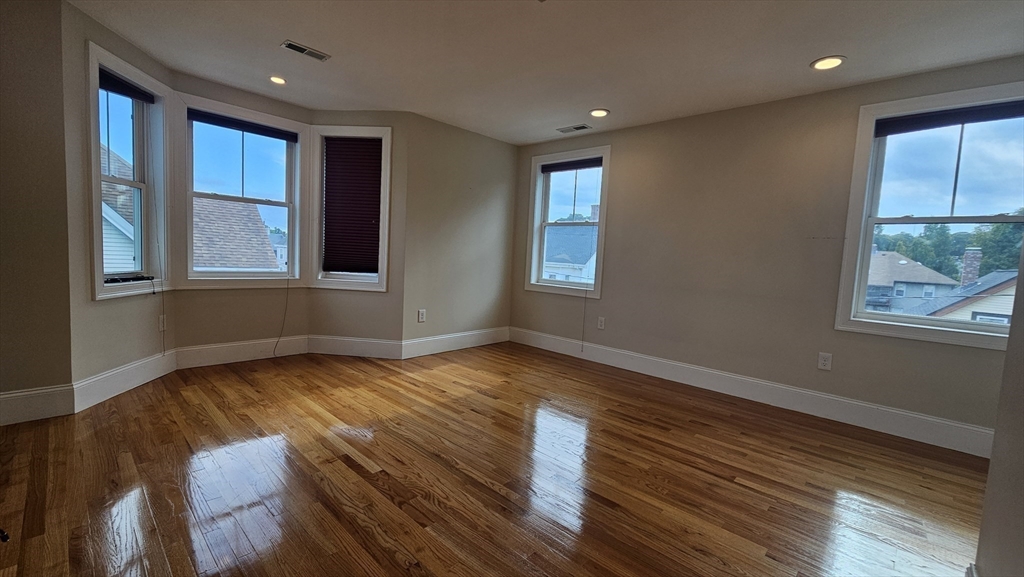 4 bed, 3 bath apartment for rent at 43 Hammond St Unit 1, Waltham — photo 10 of 32